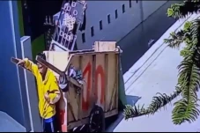 Ada-ada Saja, Pagar...