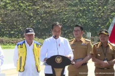 Jokowi Resmikan Jalan...