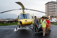 Helikopter Nepal Jatuh...