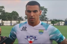 Persib vs Dewa United:...