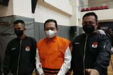 KPK Resmi Tahan Sekretaris...