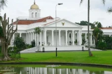 Mengungkap Pesona Warisan...