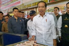 Jokowi Mampir ke Warung...