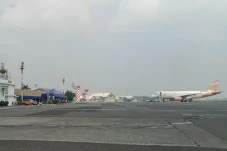 Pesawat Jet Dialihkan...
