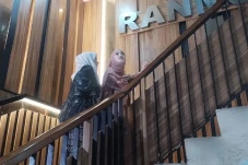 Didampingi sang Ibunda,...