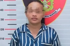 Polisi Ciduk Perempuan...
