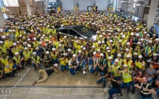 2 Tahun Tertunda, Tesla...