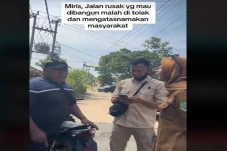 Viral Kades Cantik Lawan...