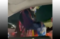 Aksi Badut Jalanan Bikin...
