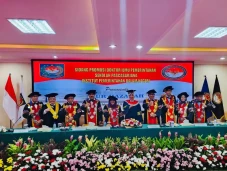 Raih Gelar Doktor ke-224...