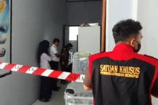 Kejaksaan Segel Kantor...