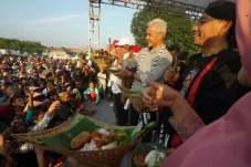 Disambut Warga Ngawi,...