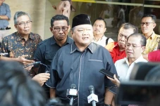 Bantah Ingin Turunkan...