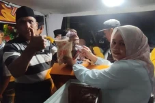 Bantu Warga 7 Desa di...