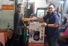 Kunjungi Warga Petukangan,...