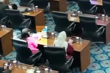 Main Game saat Rapat...