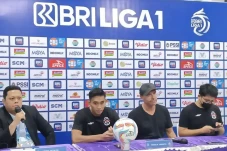 Persija Digulung Persita,...