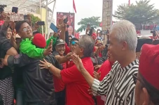 Ganjar Sebut Emak-emak...