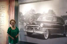 Ratna Sari Dewi Hadiri...