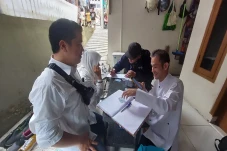 Ikut Pengobatan Gratis...