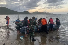 2 Pemancing Hilang Terseret...