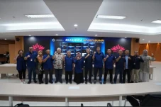 65 Mahasiswa Raih Beasiswa...