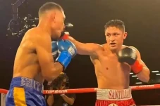Hasil Tinju Dunia: Maxi...