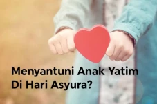 Mengusap Kepala Anak...