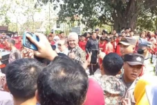 Ganjar Kasih Respons...