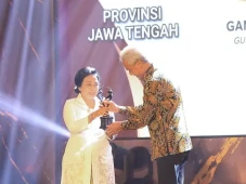 Ganjar Bawa Jateng Hattrick...