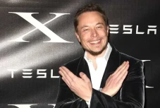 Terobsesi Huruf X, Elon...