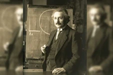 Surat Albert Einstein...