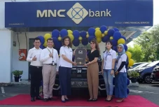 Kembali Serahkan Hadiah...