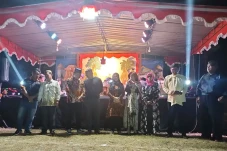 Gelar Wayang Kulit,...