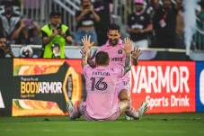 Lionel Messi Cetak Brace,...