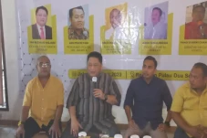 Ridwan Hisjam Tuntut...