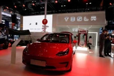 Tesla Isyaratkan Produksi...