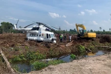 Helikopter BNPB Mendarat...
