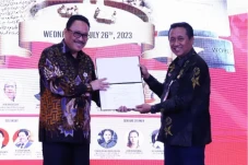 Perpusnas Terima Sertifikat...