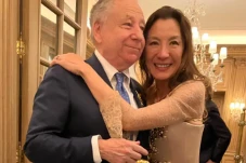Michelle Yeoh Resmi...