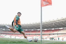 Away ke Kandang Macan...