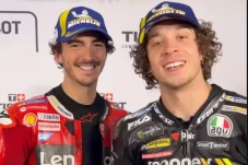 Bagnaia vs Bezzecchi:...