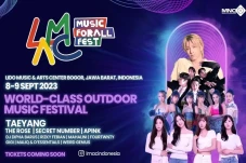Apink Hadir di MUSIC...