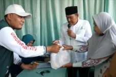 Bantu Warga, Santri...