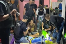 Retas Ponsel Jenderal...