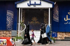 Pemerintah Taliban Larang...