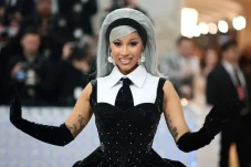 Cardi B Dipolisikan...