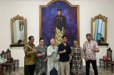 Lembaga Dewan Adat Setuju...
