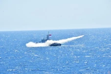 Kerahkan Kapal Perang,...