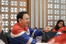 Gaji Ahok Jadi Komut...